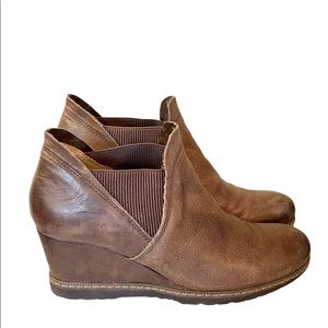 Earth Catamount Brown Leather Wedge Slip On Booties Size 7.5